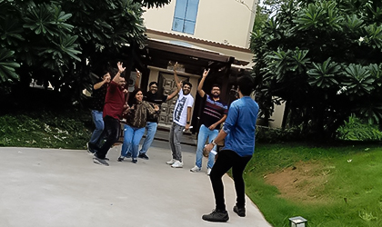 Whacky hunt activiti for oudoor games